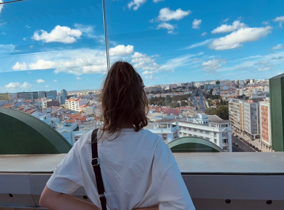 Panoramic view of Lisbon from the El Corte Inglés food court, a spacious and bright area for digital nomads.